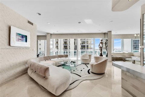 Condominio en venta en Bal Harbour, Florida, 2 dormitorios, 205.31 m2 № 1347756 - foto 15