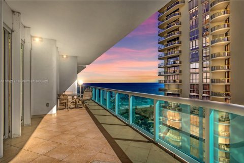 Condominio en venta en Bal Harbour, Florida, 2 dormitorios, 205.31 m2 № 1347756 - foto 7