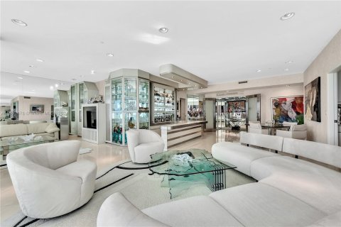 Condominio en venta en Bal Harbour, Florida, 2 dormitorios, 205.31 m2 № 1347756 - foto 1