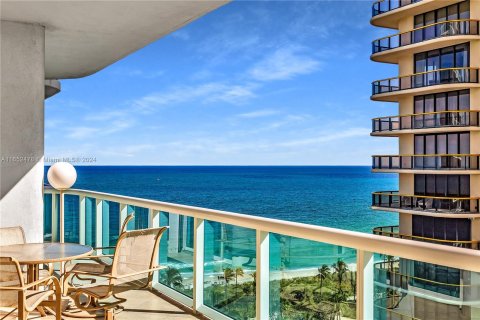 Condominio en venta en Bal Harbour, Florida, 2 dormitorios, 205.31 m2 № 1347756 - foto 8