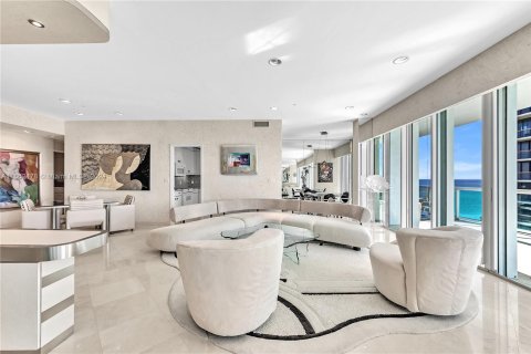 Condominio en venta en Bal Harbour, Florida, 2 dormitorios, 205.31 m2 № 1347756 - foto 4