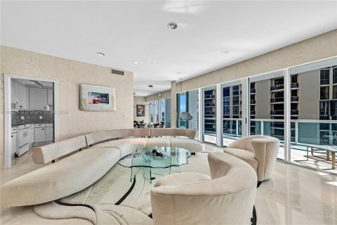 Condominio en venta en Bal Harbour, Florida, 2 dormitorios, 205.31 m2 № 1347756 - foto 9