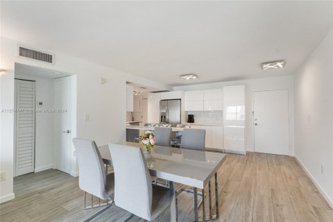 Copropriété à vendre à Sunny Isles Beach, Floride: 1 chambre, 92.9 m2 № 1347700 - photo 10