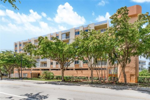 Condo in Sunny Isles Beach, Florida, 1 bedroom  № 1347700 - photo 2