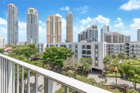 Condo in Sunny Isles Beach, Florida, 1 bedroom  № 1347700 - photo 7