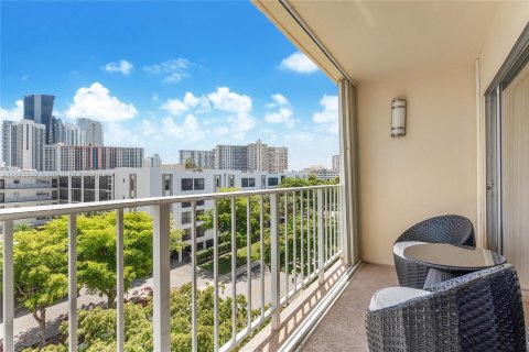 Condo in Sunny Isles Beach, Florida, 1 bedroom  № 1347700 - photo 6