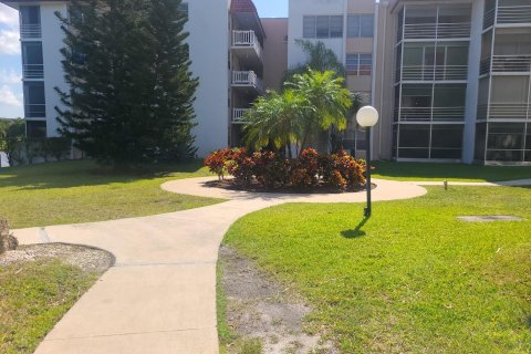 Condo in Lauderhill, Florida, 2 bedrooms  № 1172559 - photo 13