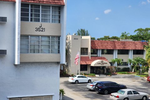 Condo in Lauderhill, Florida, 2 bedrooms  № 1172559 - photo 25