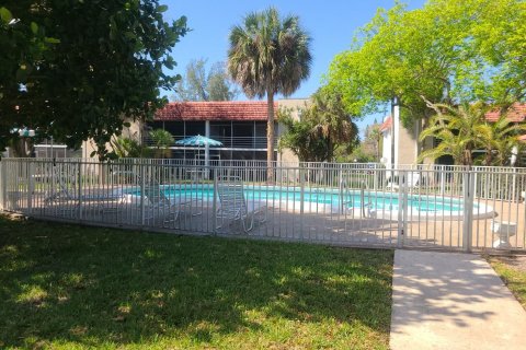 Condo in Lauderhill, Florida, 2 bedrooms  № 1172559 - photo 10