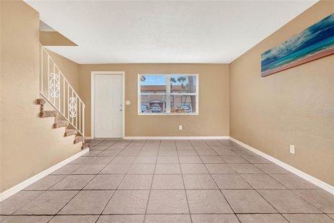 Townhouse in South Daytona, Florida 2 bedrooms, 89.19 sq.m. № 921241 - photo 3