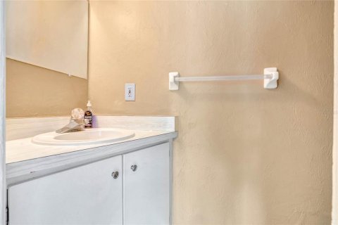 Townhouse in South Daytona, Florida 2 bedrooms, 89.19 sq.m. № 921241 - photo 16