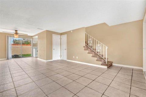 Townhouse in South Daytona, Florida 2 bedrooms, 89.19 sq.m. № 921241 - photo 5
