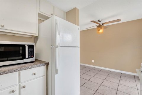 Townhouse in South Daytona, Florida 2 bedrooms, 89.19 sq.m. № 921241 - photo 9