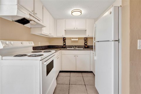 Townhouse in South Daytona, Florida 2 bedrooms, 89.19 sq.m. № 921241 - photo 7