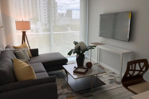 Condo in Miami, Florida, 1 bedroom  № 1355363 - photo 3