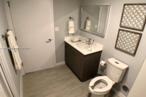 Condominio en alquiler en Miami, Florida, 1 dormitorio, 52.03 m2 № 1355363 - foto 10