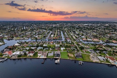 Terreno en venta en Cape Coral, Florida № 1355361 - foto 4