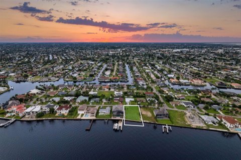 Terreno en venta en Cape Coral, Florida № 1355361 - foto 7