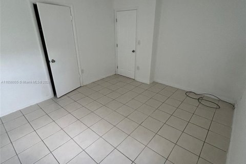 House in Miramar, Florida 2 bedrooms, 143.81 sq.m. № 1355358 - photo 15