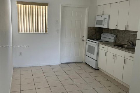 House in Miramar, Florida 2 bedrooms, 143.81 sq.m. № 1355358 - photo 6