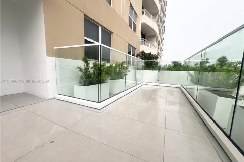 Copropriété à louer à Miami, Floride: 2 chambres, 86.12 m2 № 1355362 - photo 3