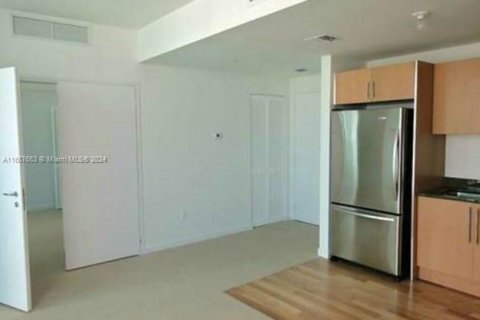 Condo in Miami, Florida, 1 bedroom  № 1384484 - photo 3