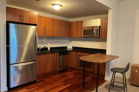 Condo in Miami, Florida, 1 bedroom  № 1384484 - photo 5