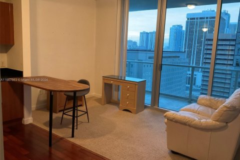 Condo in Miami, Florida, 1 bedroom  № 1384484 - photo 6