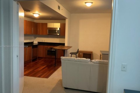 Condo in Miami, Florida, 1 bedroom  № 1384484 - photo 9