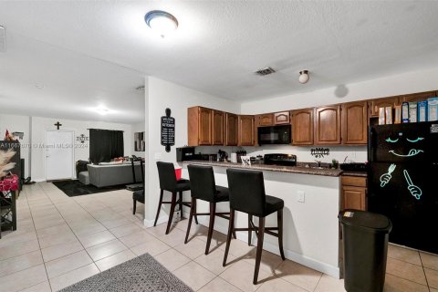 Immobilier commercial à vendre à Miami, Floride: 459.96 m2 № 1384485 - photo 11