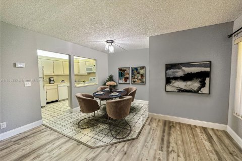 Condo in Greenacres, Florida, 2 bedrooms  № 1384401 - photo 3