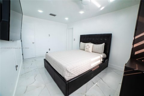 House in Miramar, Florida 3 bedrooms, 125.98 sq.m. № 980526 - photo 23