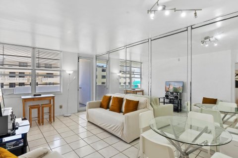 Condo in Miami Beach, Florida, 1 bedroom  № 1162215 - photo 6