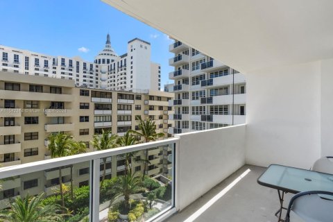 Condo in Miami Beach, Florida, 1 bedroom  № 1162215 - photo 16