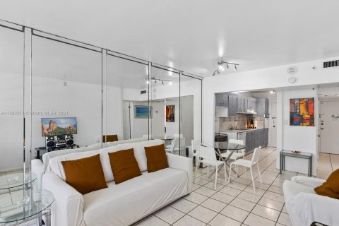 Condo in Miami Beach, Florida, 1 bedroom  № 1162215 - photo 5