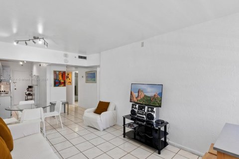 Condo in Miami Beach, Florida, 1 bedroom  № 1162215 - photo 7