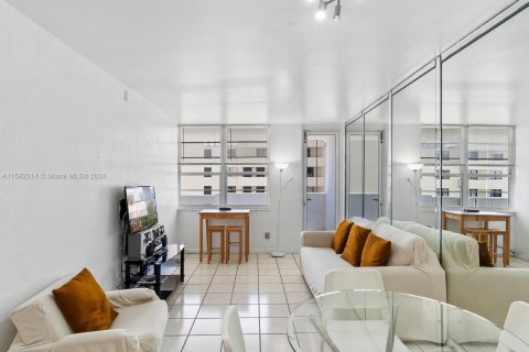 Condo in Miami Beach, Florida, 1 bedroom  № 1162215 - photo 3