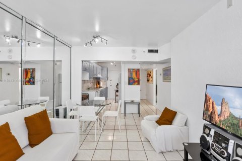 Condo in Miami Beach, Florida, 1 bedroom  № 1162215 - photo 4