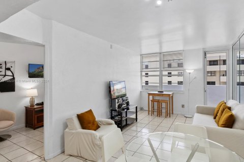 Condo in Miami Beach, Florida, 1 bedroom  № 1162215 - photo 8