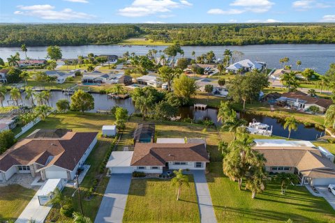 Villa ou maison à vendre à Fort Myers, Floride: 3 chambres, 140.38 m2 № 1162217 - photo 1