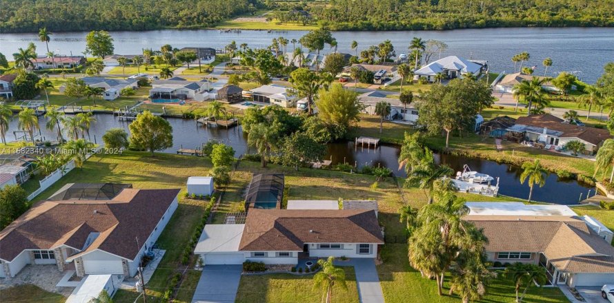 Casa en Fort Myers, Florida 3 dormitorios, 140.38 m2 № 1162217