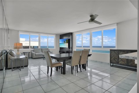 Condo in Miami Beach, Florida, 2 bedrooms  № 1238161 - photo 16