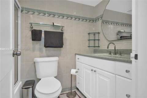 Condo in Miami Beach, Florida, 2 bedrooms  № 1238161 - photo 23