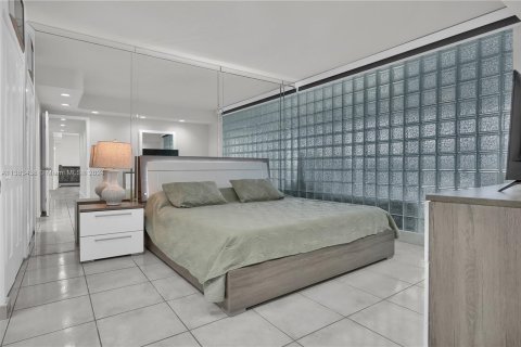 Condominio en venta en Miami Beach, Florida, 2 dormitorios, 132.85 m2 № 1238161 - foto 19