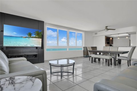 Condo in Miami Beach, Florida, 2 bedrooms  № 1238161 - photo 18