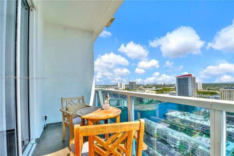 Condominio en venta en Hallandale Beach, Florida, 1 dormitorio, 81.29 m2 № 1383527 - foto 16