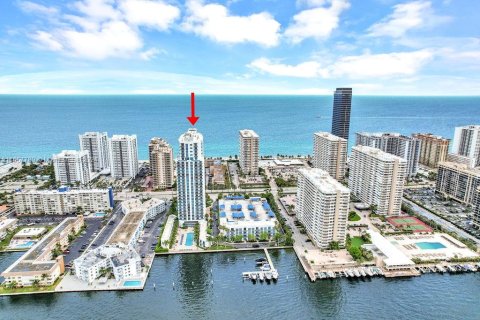 Condominio en venta en Hallandale Beach, Florida, 1 dormitorio, 81.29 m2 № 1383527 - foto 27