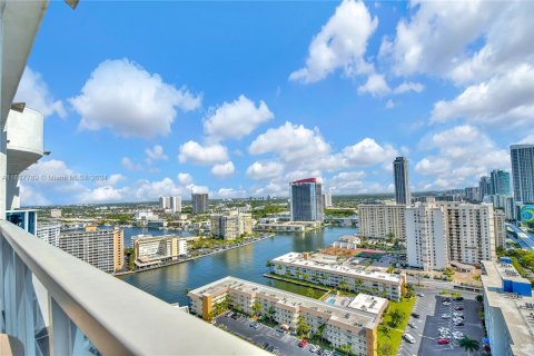 Condominio en venta en Hallandale Beach, Florida, 1 dormitorio, 81.29 m2 № 1383527 - foto 9