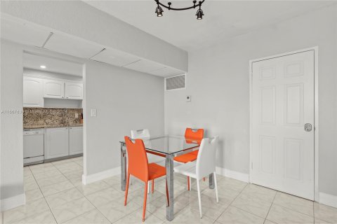 Copropriété à vendre à Hollywood, Floride: 1 chambre, 73.3 m2 № 1383568 - photo 3