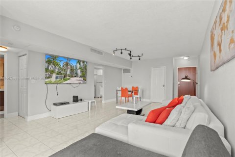 Copropriété à vendre à Hollywood, Floride: 1 chambre, 73.3 m2 № 1383568 - photo 12